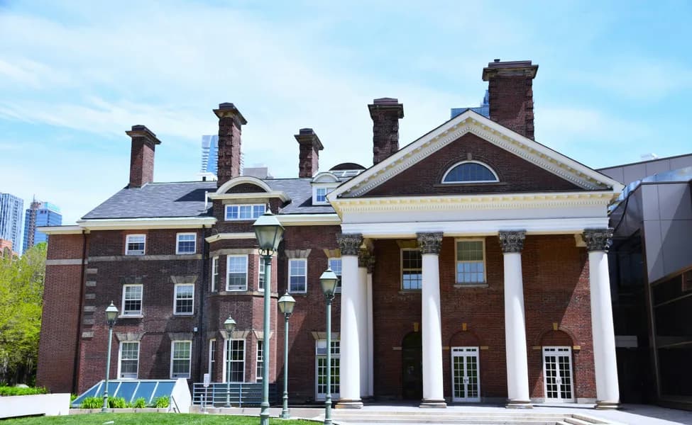 Как убедиться, что ваша учебная программа в Канаде даст право на поствыпускное разрешение на работу (PGWP)