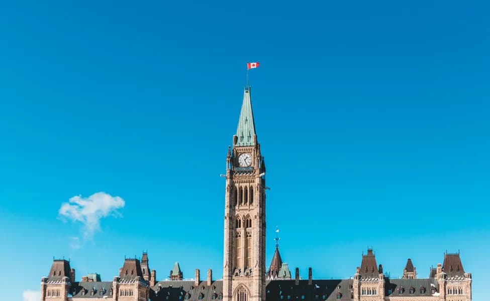 Правительство готовит новые изменения в программе временных иностранных работников: что это значит для Канады и её экономики