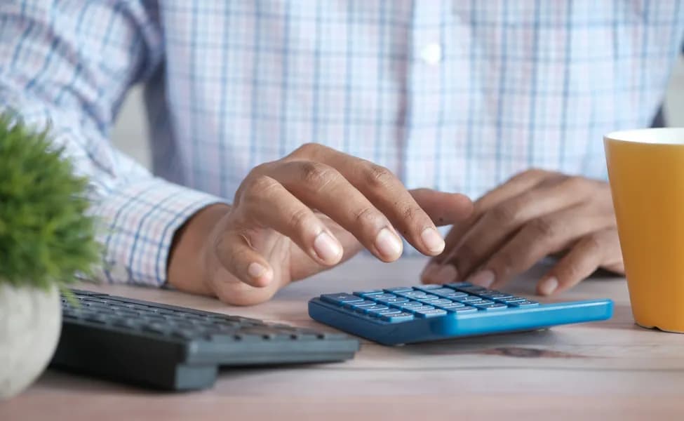 Налоговая реформа в Канаде: что на самом деле принесёт снижение ставки с 15% до 14%