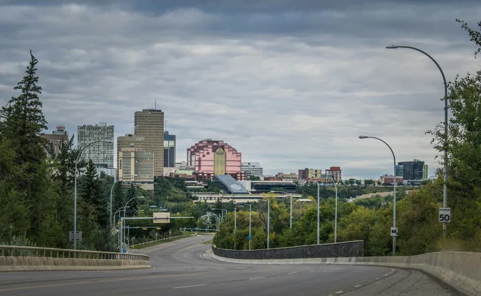 Альберта продолжает делать ставку на здравоохранение: новые приглашения для специалистов в рамках Express Entry