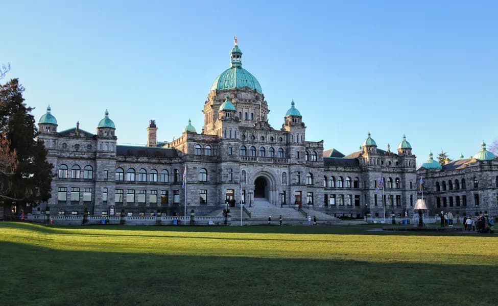 Иммиграция в Канаду через востребованные профессии: как получить приглашение на ПМЖ и разрешение на работу для супруга